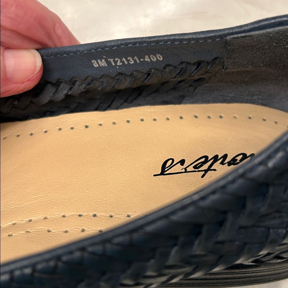 Trotters navy blue leather slip on shoes. Worn a few times. - Picture 5 of 6